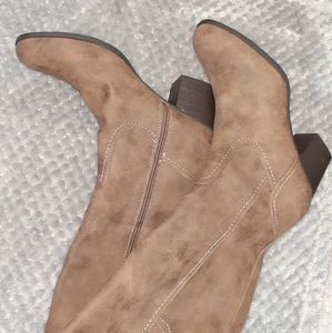 Brand new brown women's booots